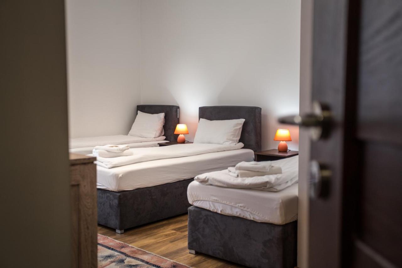 Fogra Travel Apartment คราคูฟ ภายนอก รูปภาพ