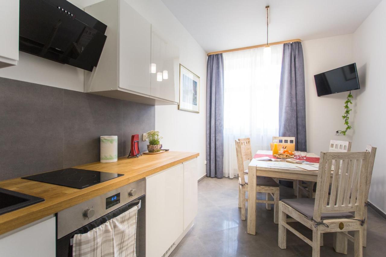 Fogra Travel Apartment คราคูฟ ภายนอก รูปภาพ