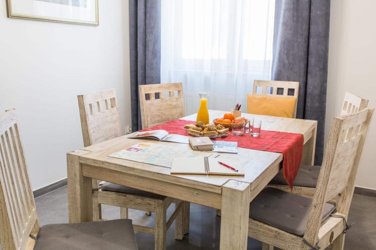 Fogra Travel Apartment คราคูฟ ภายนอก รูปภาพ
